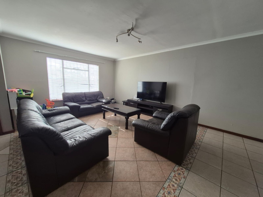 3 Bedroom Property for Sale in Meiringspark Western Cape